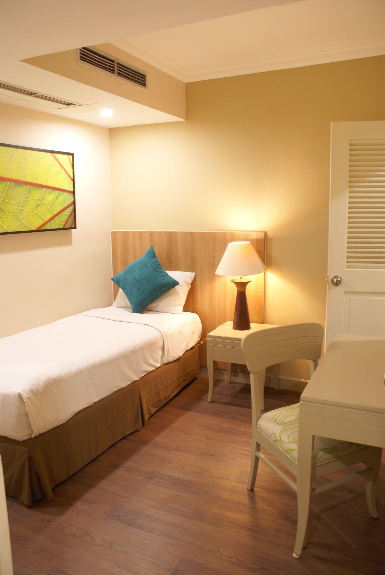 Grand Tropic Suites Hotel Jakarta Exterior photo