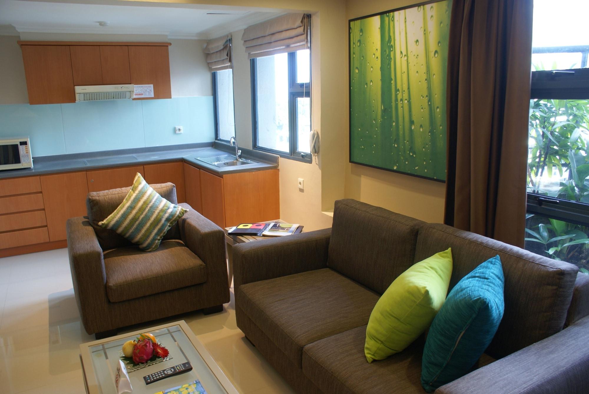 Grand Tropic Suites Hotel Jakarta Exterior photo