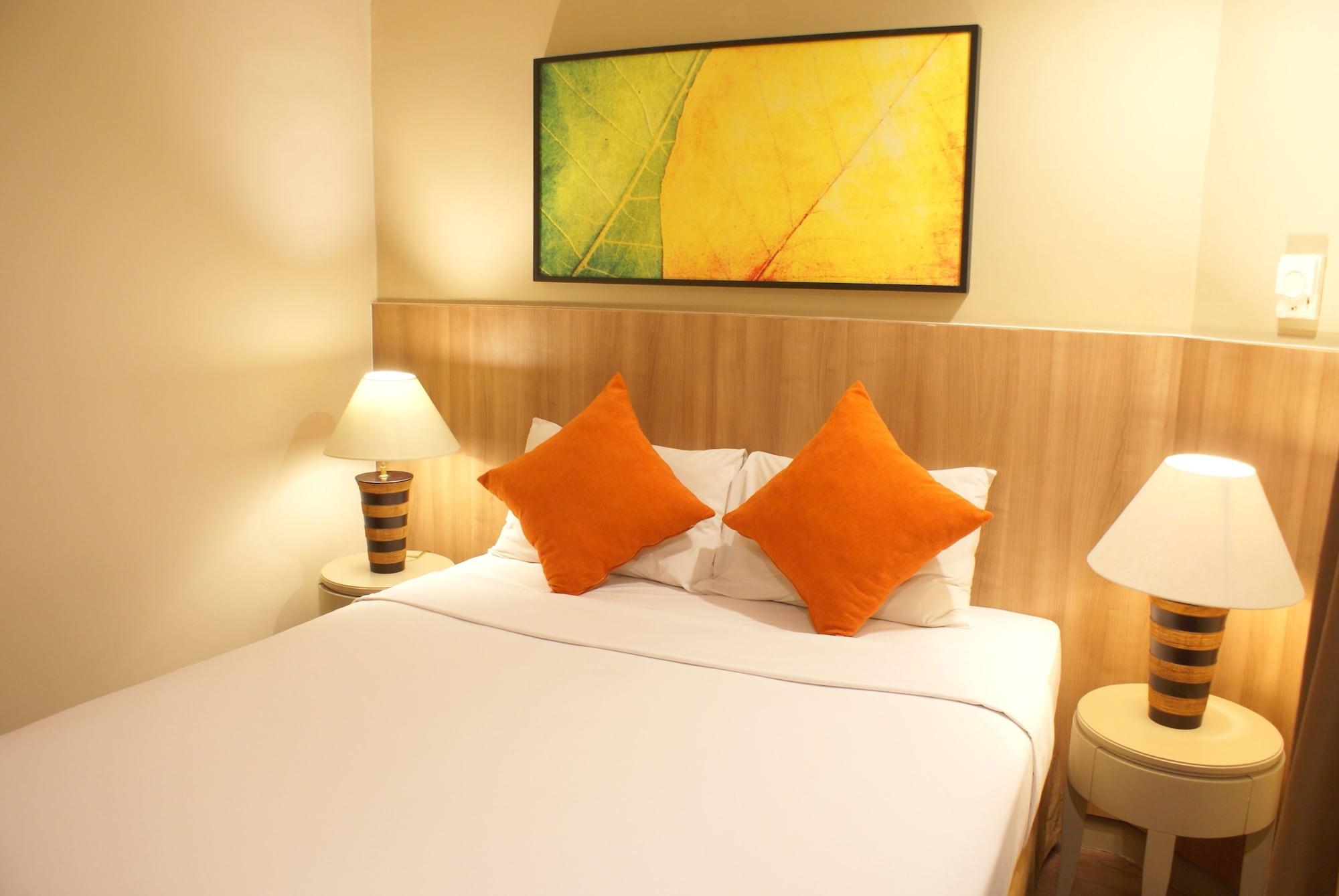 Grand Tropic Suites Hotel Jakarta Exterior photo