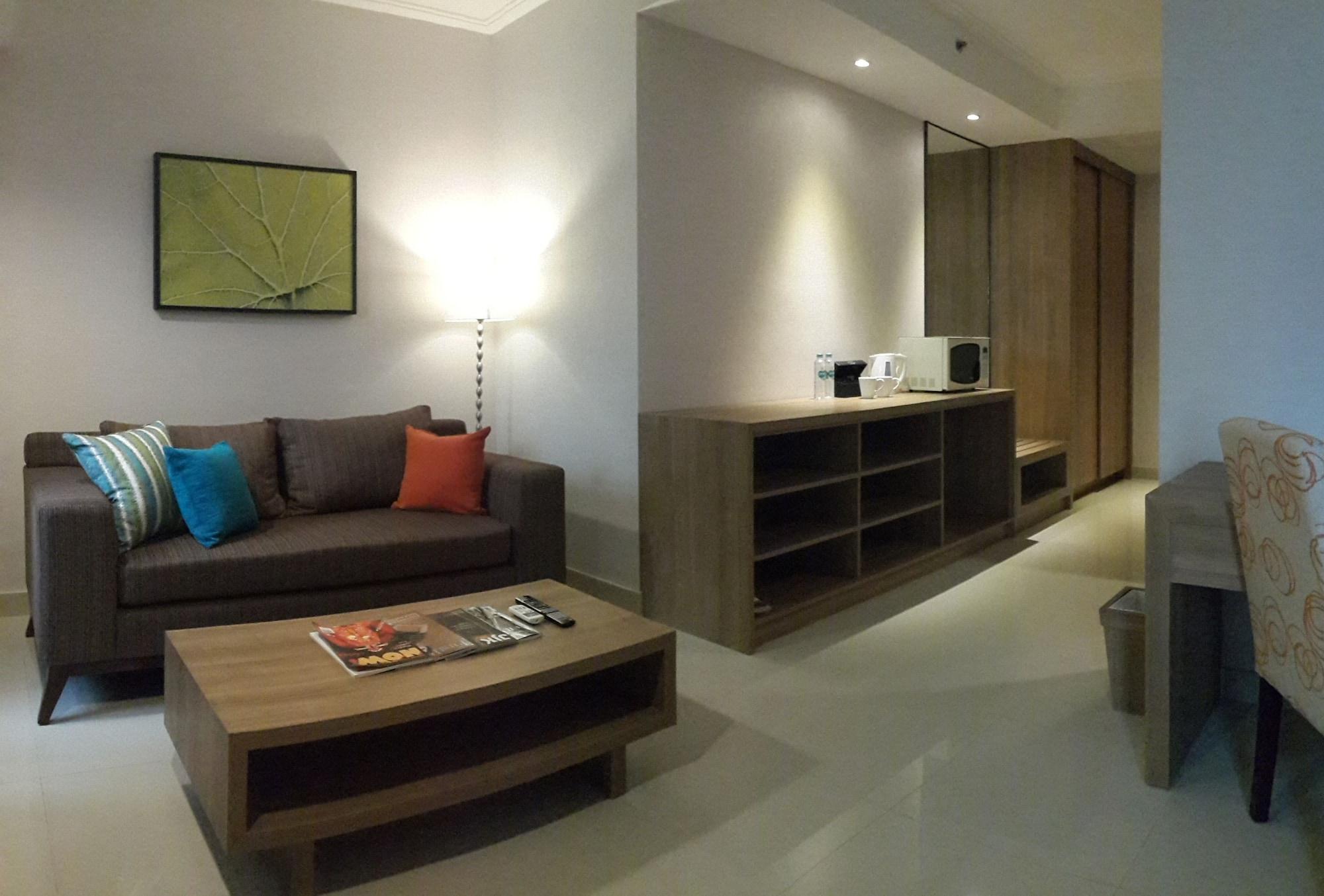 Grand Tropic Suites Hotel Jakarta Exterior photo
