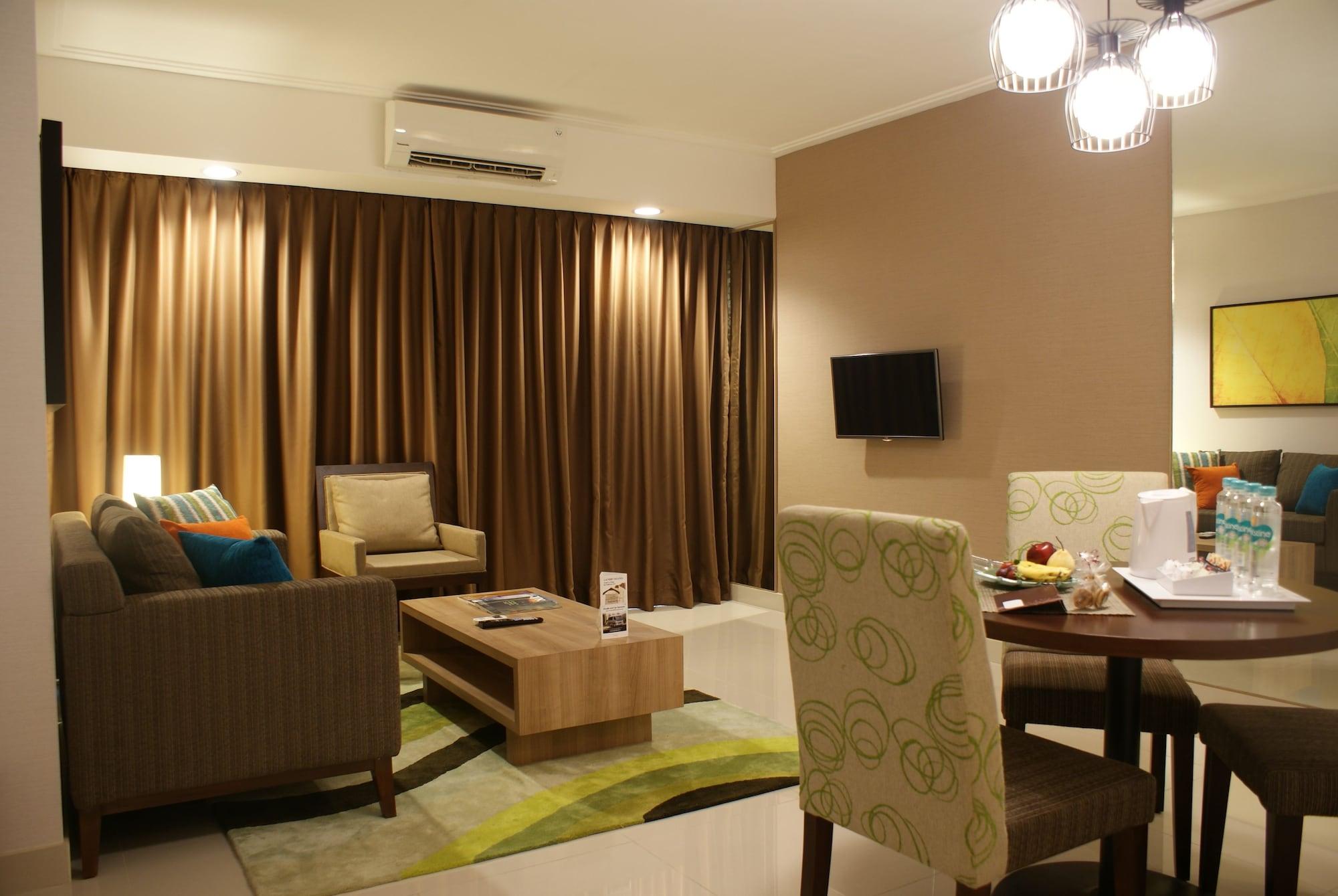 Grand Tropic Suites Hotel Jakarta Exterior photo