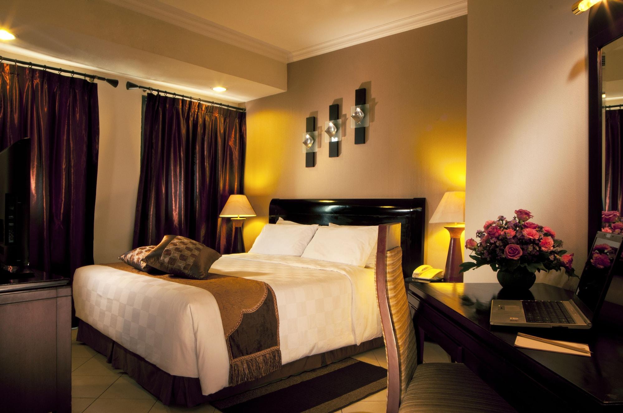 Grand Tropic Suites Hotel Jakarta Exterior photo