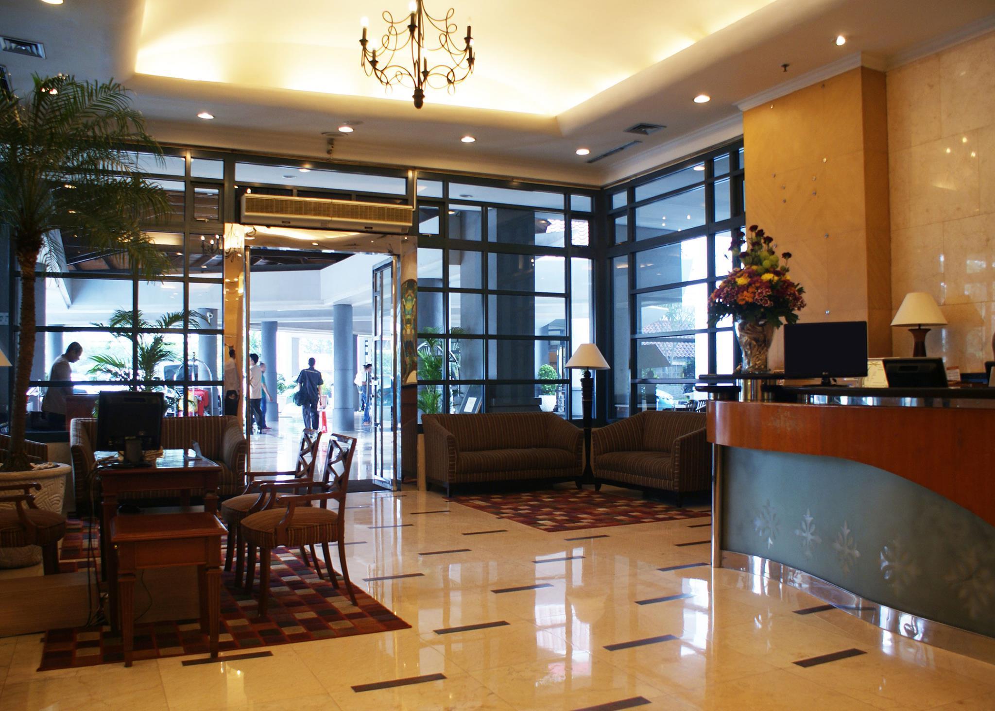Grand Tropic Suites Hotel Jakarta Exterior photo