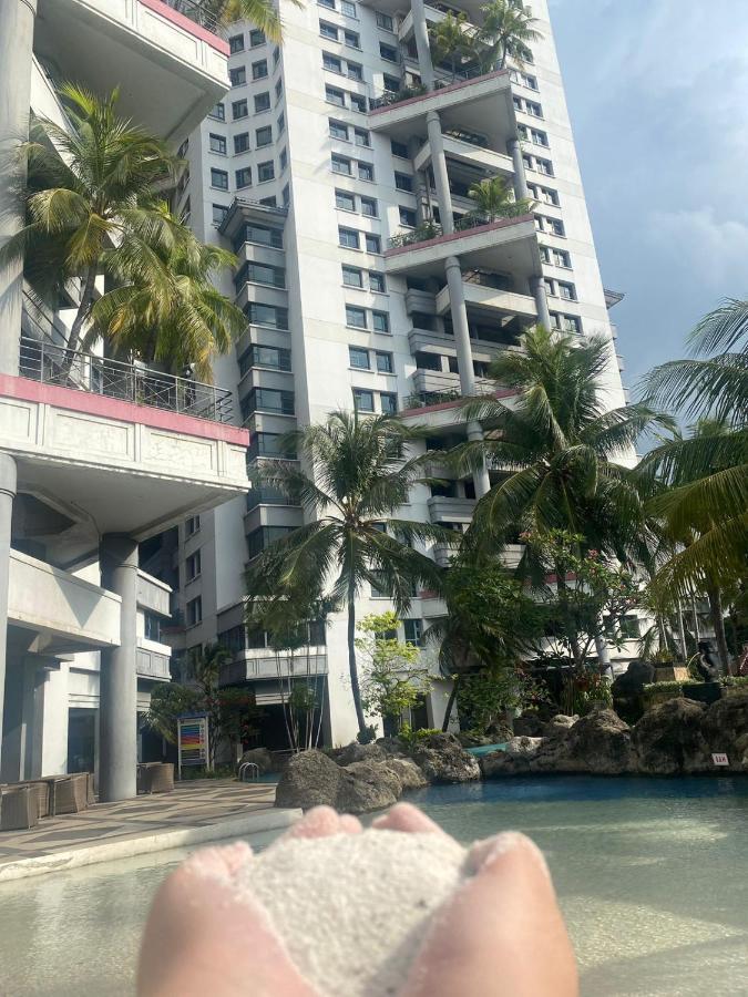Grand Tropic Suites Hotel Jakarta Exterior photo
