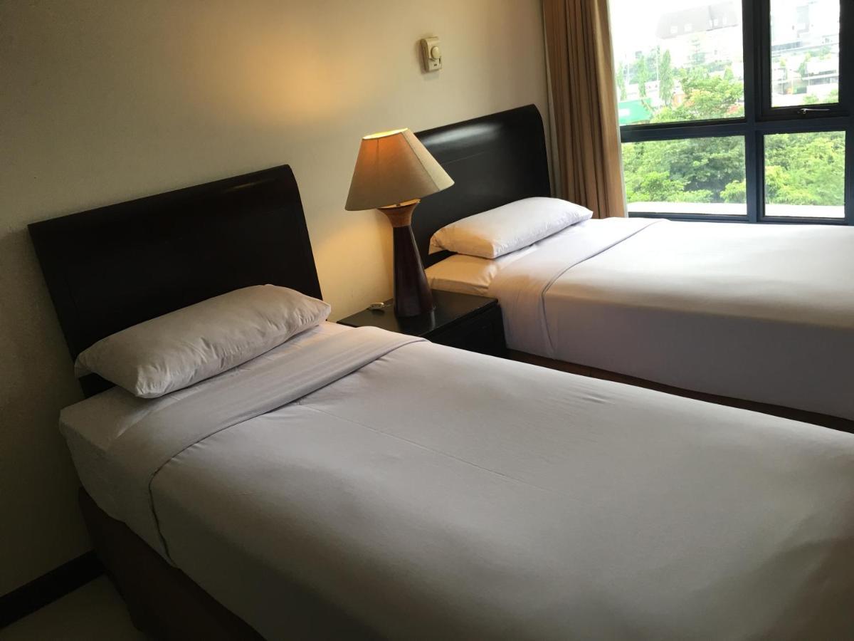 Grand Tropic Suites Hotel Jakarta Exterior photo