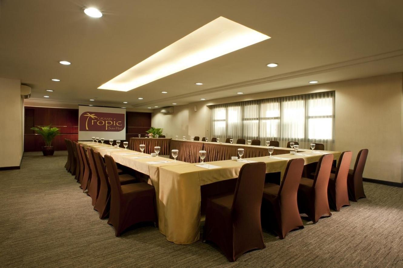 Grand Tropic Suites Hotel Jakarta Exterior photo