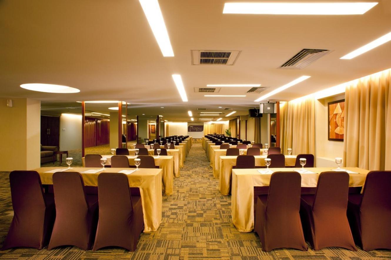 Grand Tropic Suites Hotel Jakarta Exterior photo