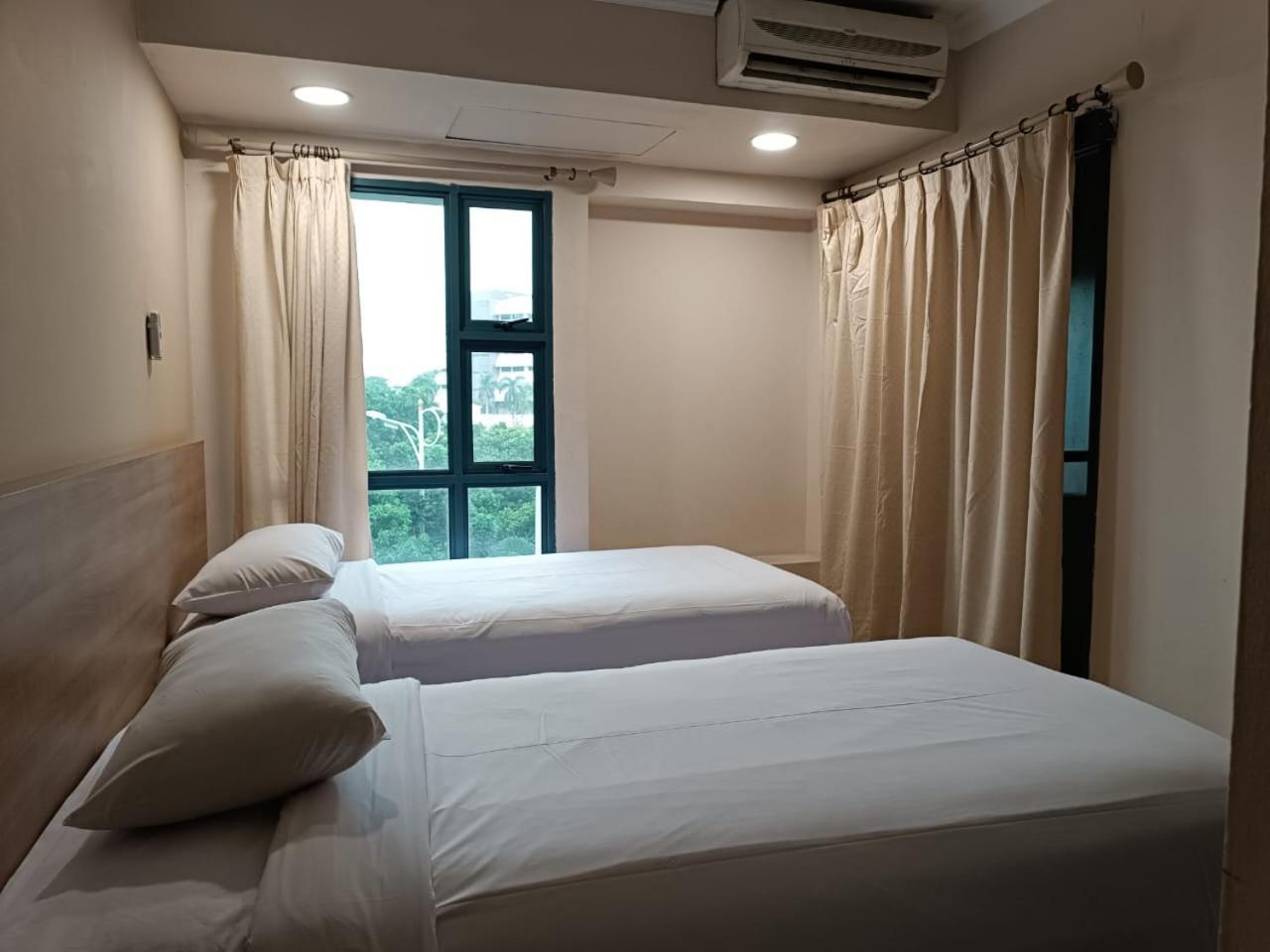 Grand Tropic Suites Hotel Jakarta Exterior photo