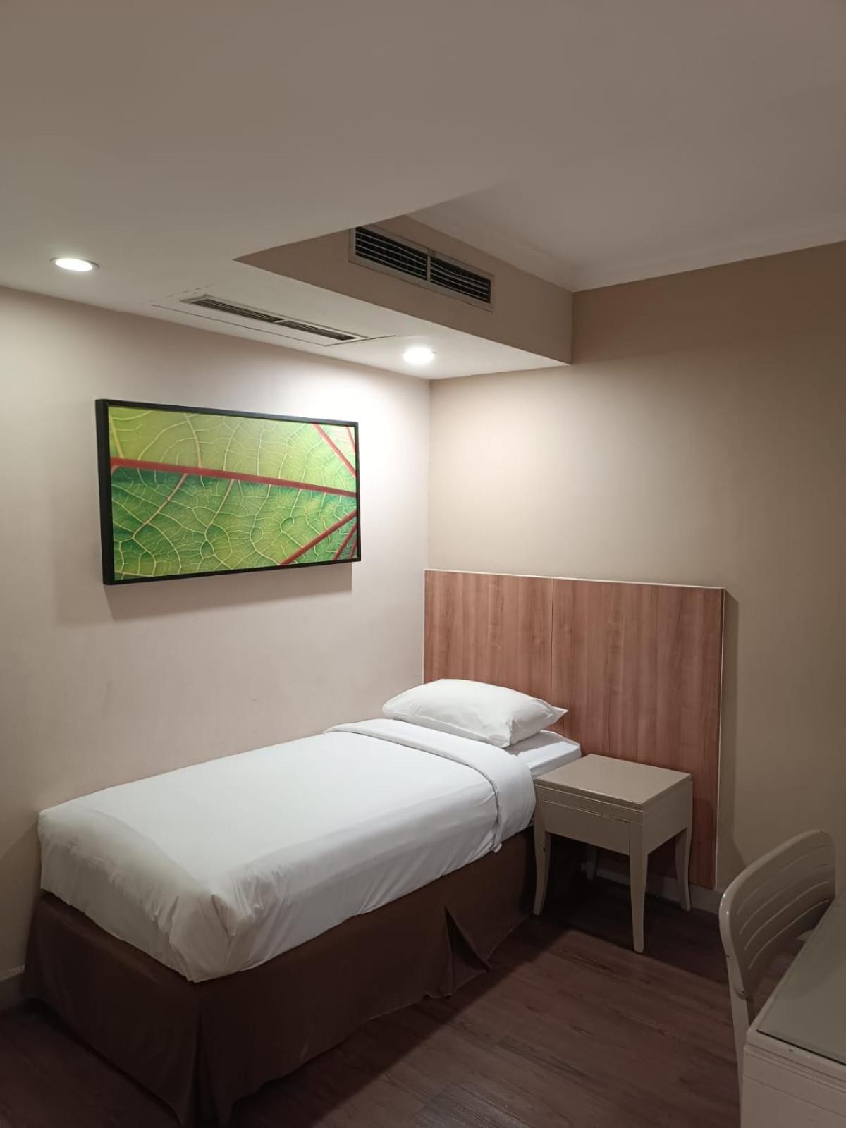 Grand Tropic Suites Hotel Jakarta Exterior photo