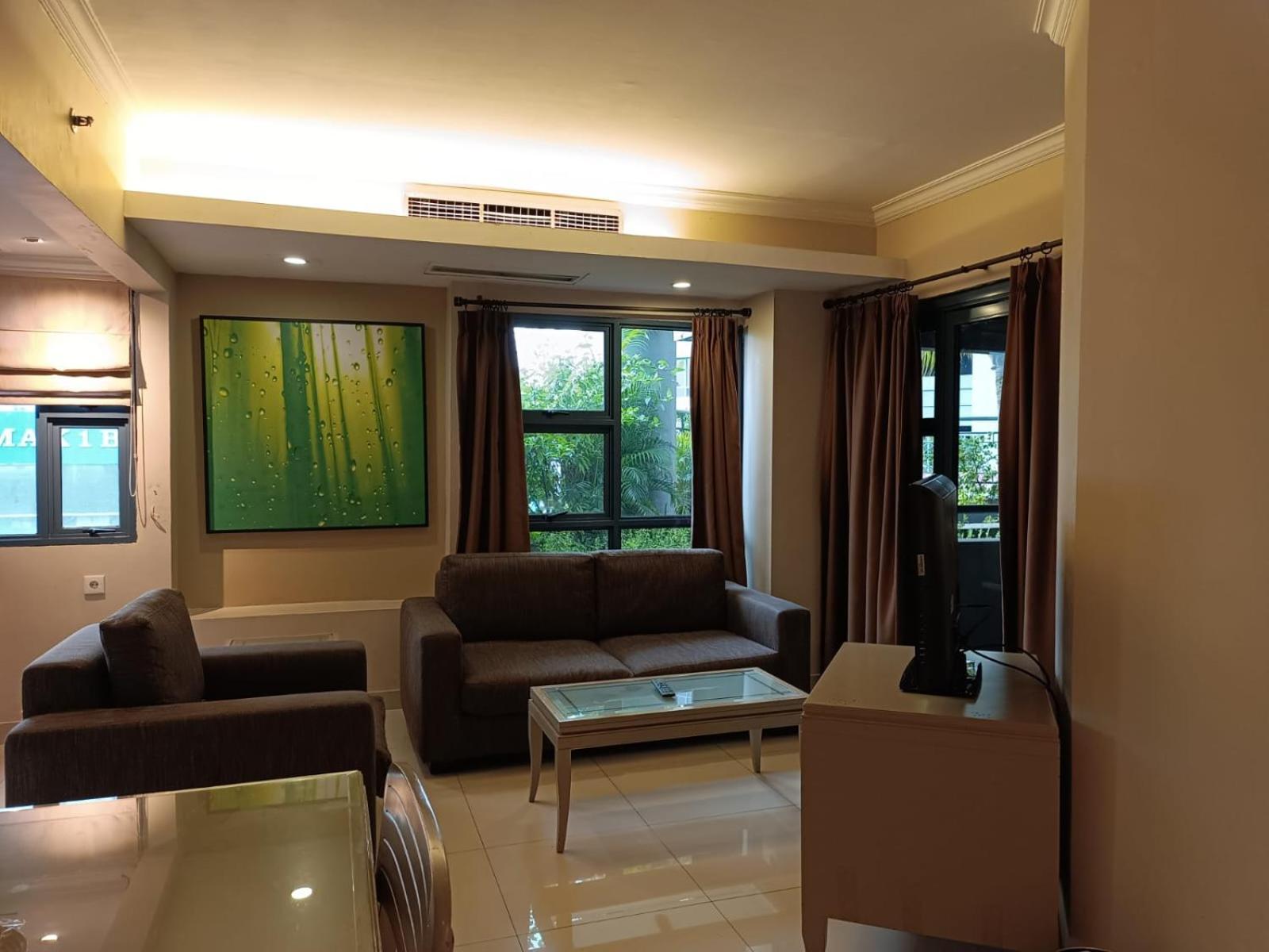 Grand Tropic Suites Hotel Jakarta Exterior photo