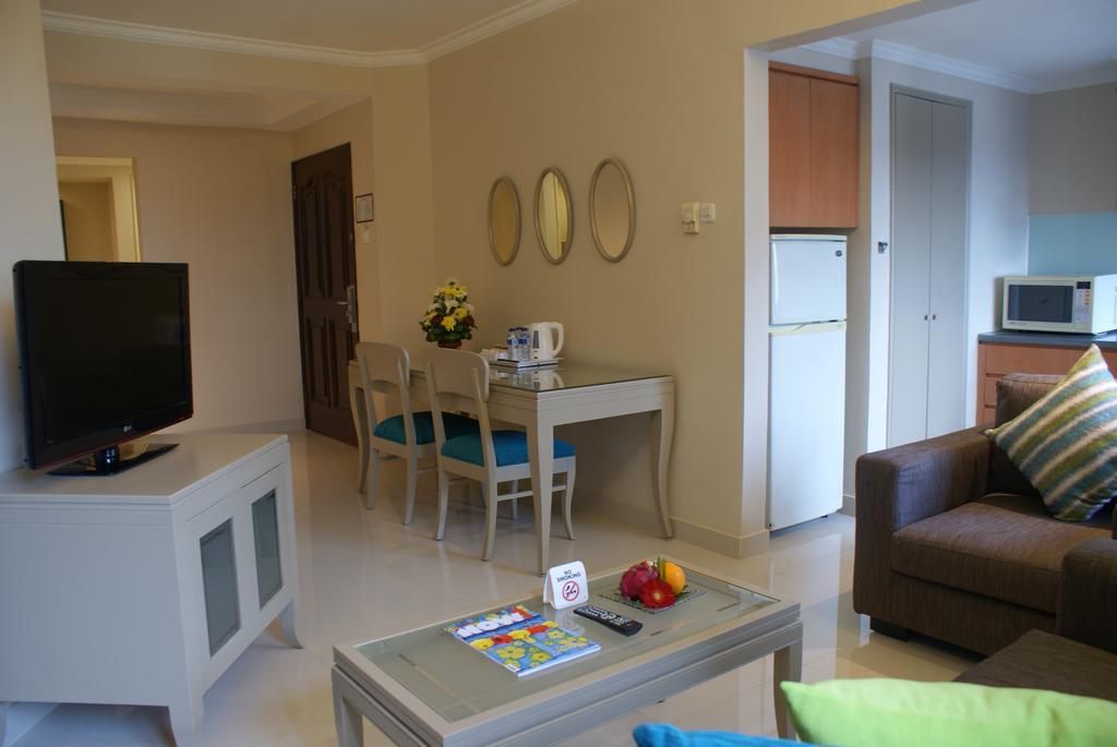 Grand Tropic Suites Hotel Jakarta Exterior photo