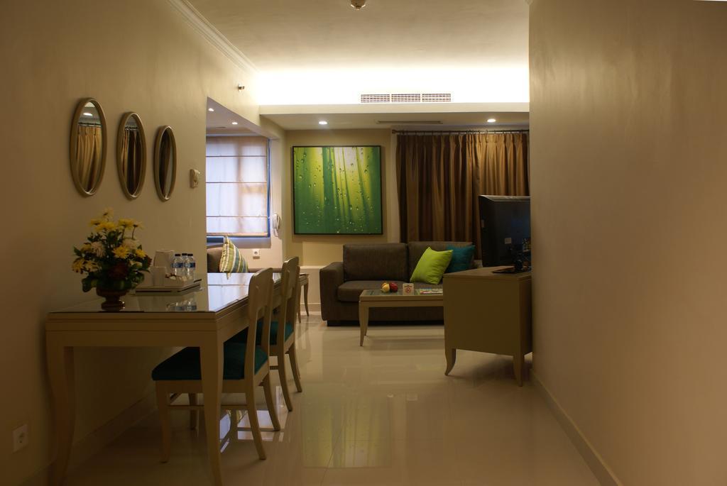 Grand Tropic Suites Hotel Jakarta Exterior photo