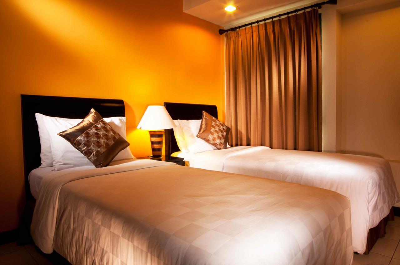Grand Tropic Suites Hotel Jakarta Exterior photo